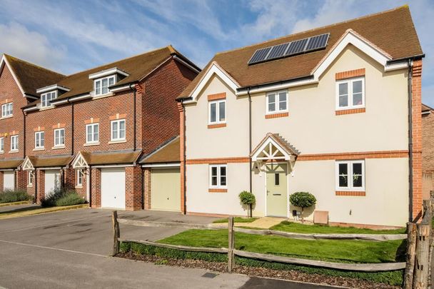 4 bedroom detached house to rent - Photo 1