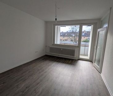 Modernisierte - 2-Zimmer-Wohnung mit Balkon - Foto 1