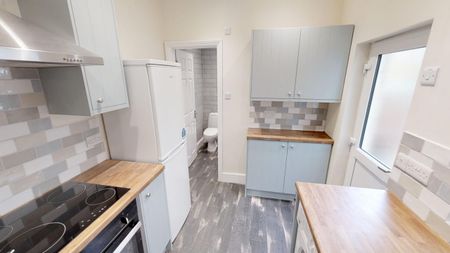 Large Double Room- BEDMINSTER - Photo 4