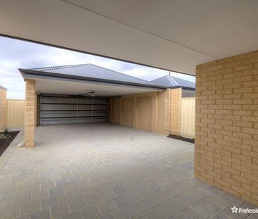 35 Lazuli Rise, Wellard WA 6170 - Photo 3