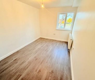 2 bedroom Flat To Let - Photo 3