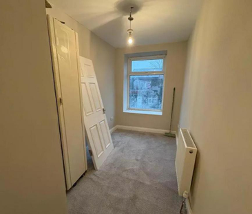 3 bedroom end of terrace house to rent - Photo 2