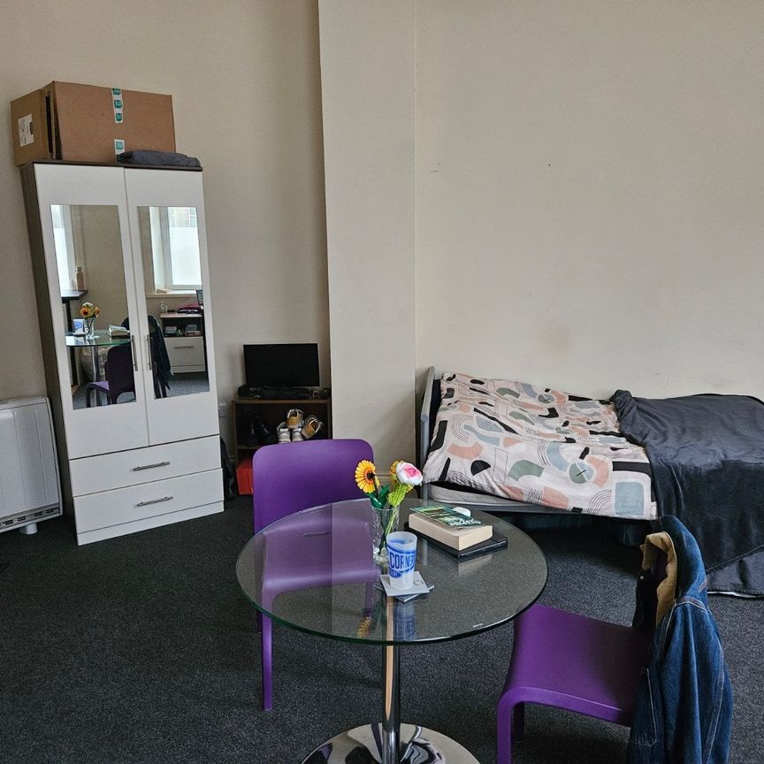 Tite Hall Studios, Huddersfield, HD1 - Photo 1