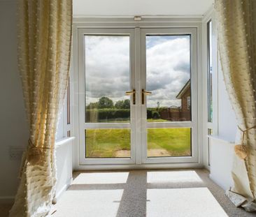 2 bedroom semi-detached bungalow to rent - Photo 2