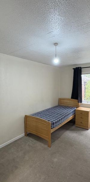 1 bedroom in a house share to rent - Photo 1