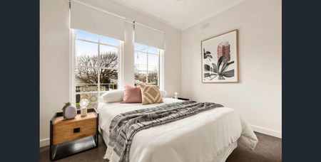 THREE BEDROOM DOUBLE STOREY TOWNHOUSE- COASTAL LIVING NEAR BRIGHTON BEACH - Photo 5