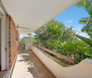 Tastefully refurbished, at popular Flynns Beach - Photo 4