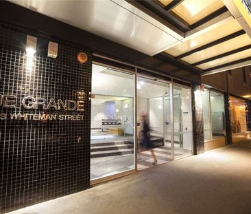 Exceptional City Apartment with Exclusive Access - Photo 4