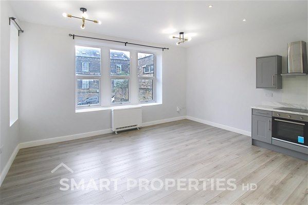 20, Blackwall, Halifax - Photo 1