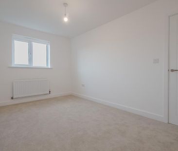 4 bedroom semi-detached house to rent - Photo 6