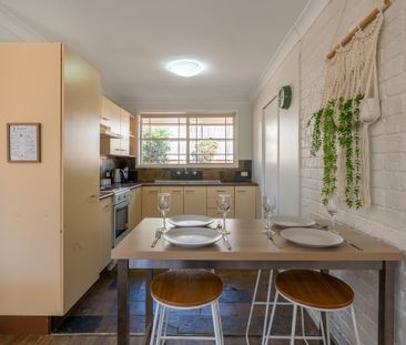 Charming Furnished Granny Flat in Kiama Heights - Photo 2