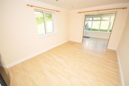 2 bedroom detached bungalow to rent - Photo 3