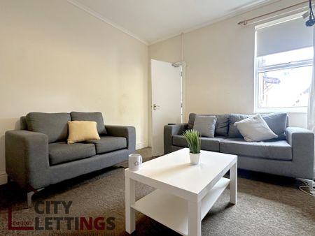 5 Bedroom Mid Terraced House - Photo 2