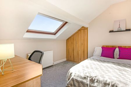 Flat 3, 6 WINSTANLEY TERRACE Leeds - LS6 1DS - Photo 5