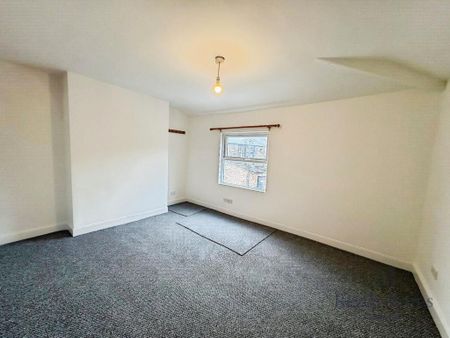 3 bedroom end of terrace house to rent - Photo 4