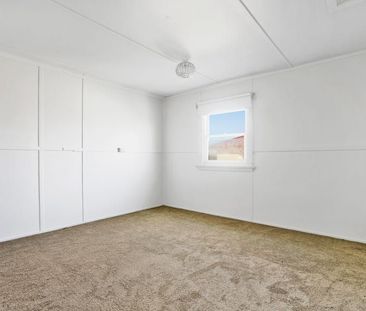 Quiet & Private Living - Photo 3