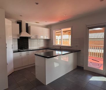 3 bedrooms close to Knox City shopping centre - Photo 2