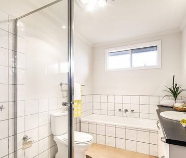 61 Molden St, Bentleigh East VIC 3165 - House For Rent | Domain - Photo 3