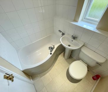 Field Acre Way, Div[Itemprop='Addresslocality'] - Photo 2