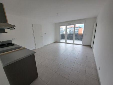 Location Appartement 2 pièces 48m² BONNEVILLE 74130 - Photo 2