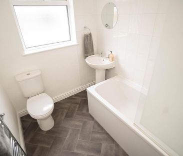 4 bedroom terraced house to rent - Photo 4