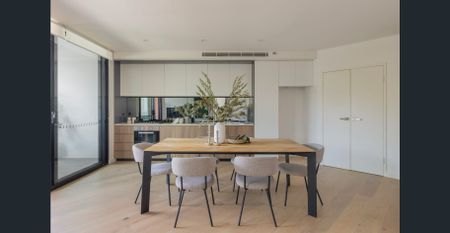 Oversized house-like apartment in heart-of-village setting - Photo 4