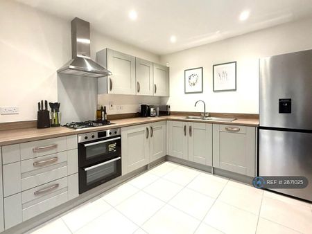 3 bedroom terraced house to rent - Photo 2