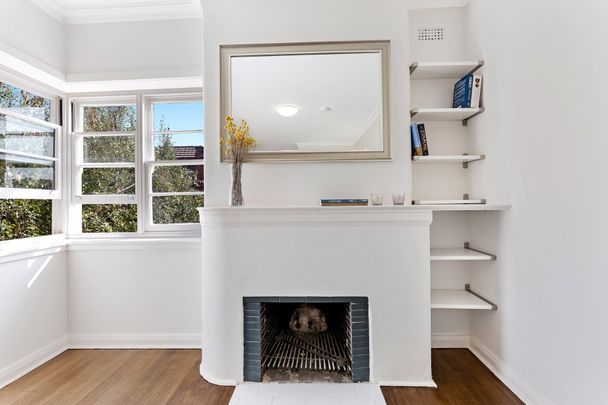 Charming Art Deco apartment in prime CBD location - Photo 1