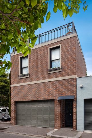 Elegant City-Edge Living - Photo 4