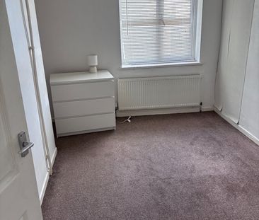 4 Bed End Terrace, Whitworth Avenue, CV3 - Photo 3