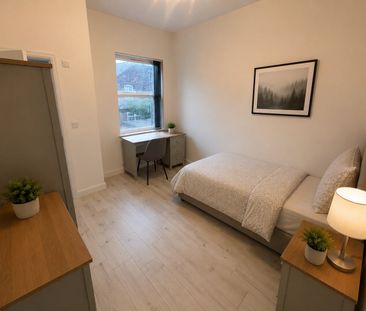 4 Bed Terraced House, Kensington Avenue, M14 - Photo 1