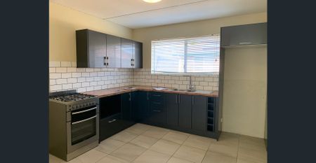 FIRST FLOOR APARTMENT IN CONVENIENT LOCATION - Photo 4