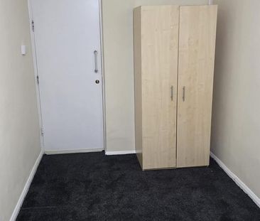 House share to rent - Photo 2