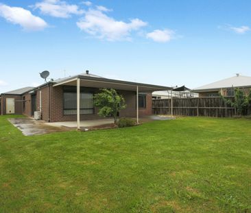 Spacious & Modern Family Home - Photo 1