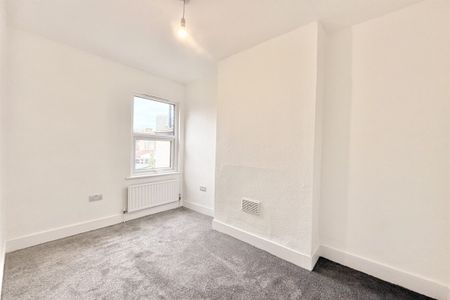 2 bed House Mafeking Road, E16 - Photo 2