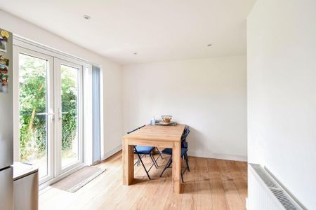 3 bedroom semi-detached house to rent - Photo 3