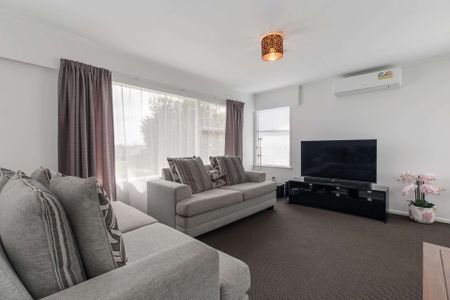 Three bedroom home in Manurewa! - Photo 4