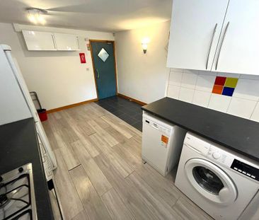 1 bedroom in a house share to rent - Photo 6