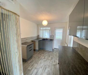 3 bedroom semi-detached house to rent - Photo 6