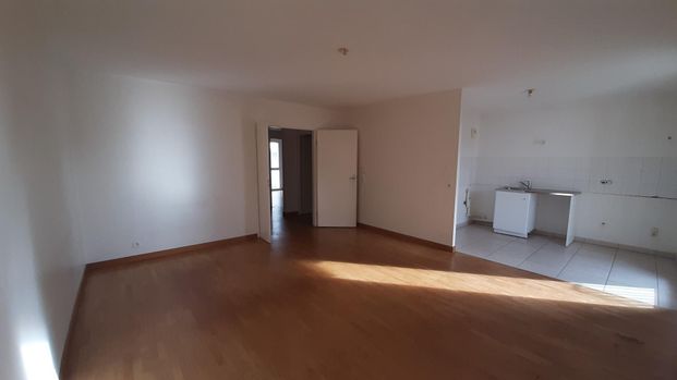 location Appartement T4 DE 85.1m² À RIS ORANGIS - Photo 1