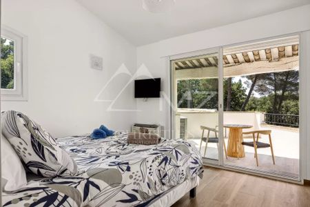 Mougins - Villa rénovée avec vue sur le vieux village de Mougins - 4 chambres - Photo 5