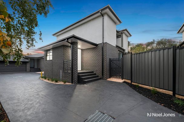 2/8 Fyfe Avenue, RINGWOOD - Photo 1