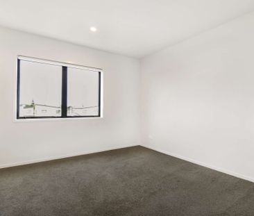 Three Bedroom in Mangere! - Photo 3