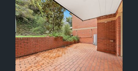 Spacious and light-filled two-bedroom apartment - Photo 5