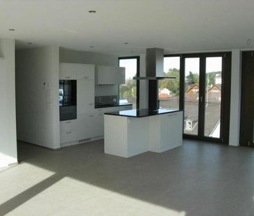 Spezielle 4 1/2-Zimmer-Wohnung mit schöner Terrasse - Photo 1
