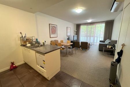 Spacious Fully Furnished Apartment in Popular East End! - Photo 5