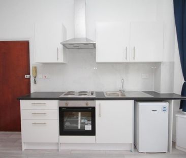 Ash Grove, Cricklewood, London - Photo 6