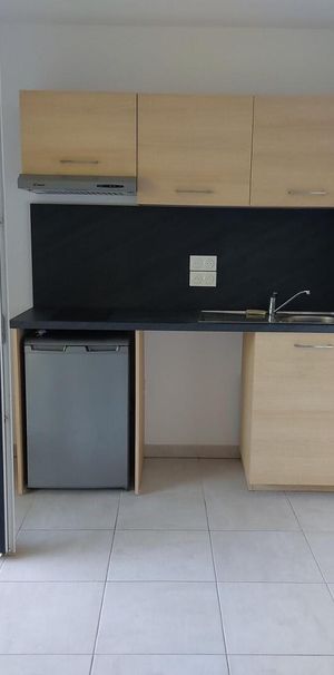 location Appartement T1 DE 21.7m² À HYERES - Photo 1