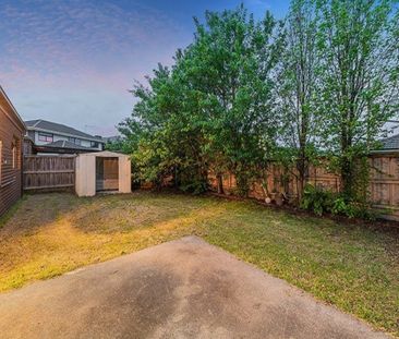 Modern and Spacious Home AVAILABLE 12th of NOVEMBER - Photo 5