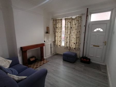 2 Bed Terraced House, Marshall Street, LE3 - Photo 4